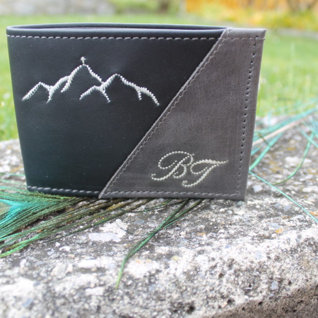 Zweifärbige Geldtasche mit Bergen