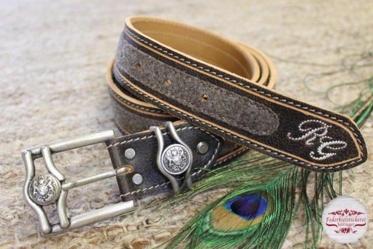 Toller Leder/Filz Gürtel mit Monogramm