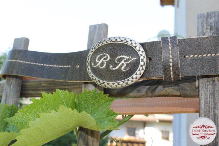 Brauner Monogramm Gürtel