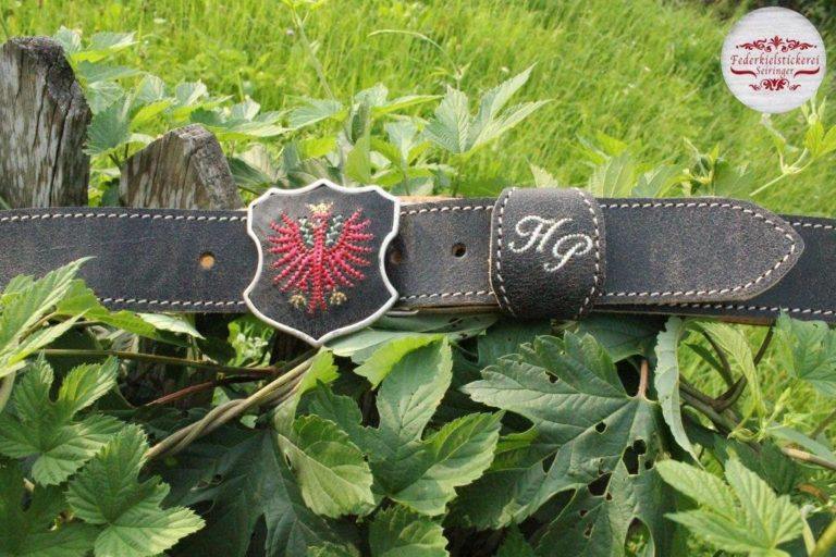 Gürtel mit rotem Adler und Monogramm